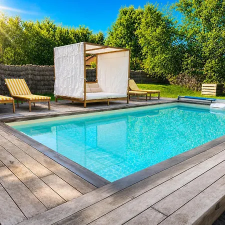 Oceane & Jacuzzi Et Piscine Chauffee Nyaraló *