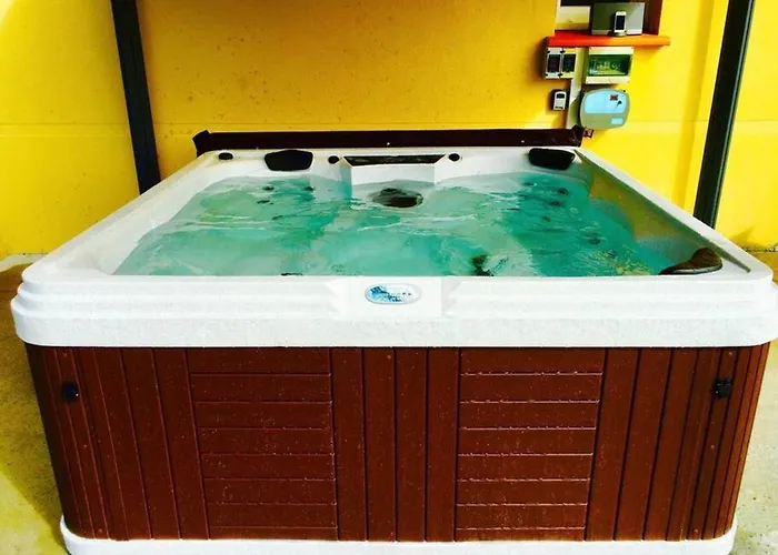 Oceane & Jacuzzi Et Piscine Chauffee بيت للعطل