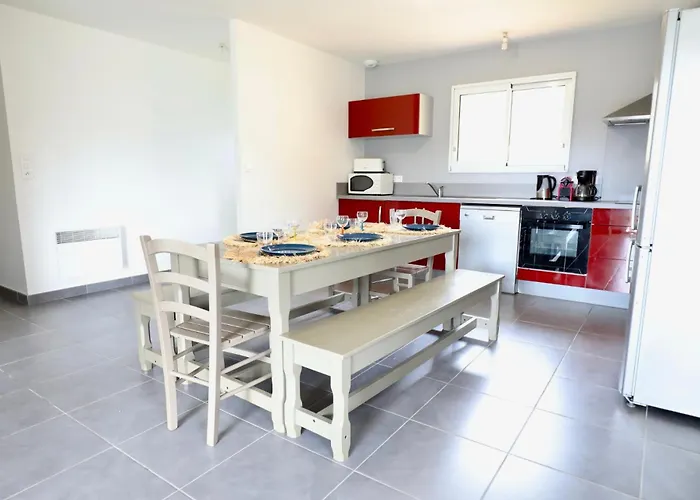 Oceane & Jacuzzi Et Piscine Chauffee 度假居