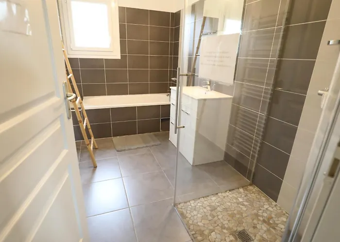 Oceane & Jacuzzi Et Piscine Chauffee بيت للعطل